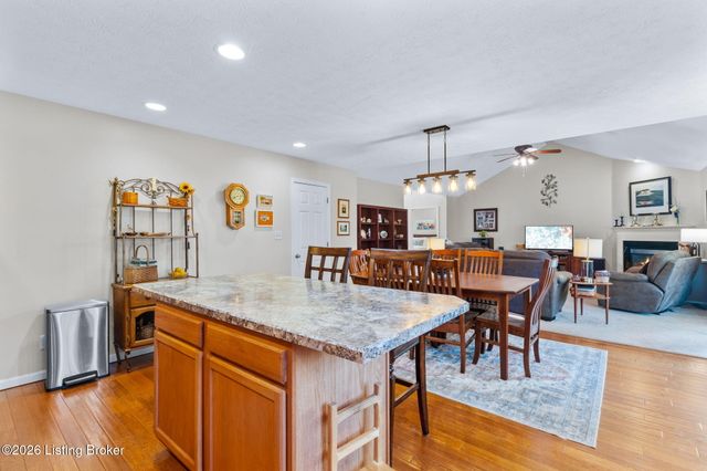 7928 Windgate Dr, Louisville, KY 40291