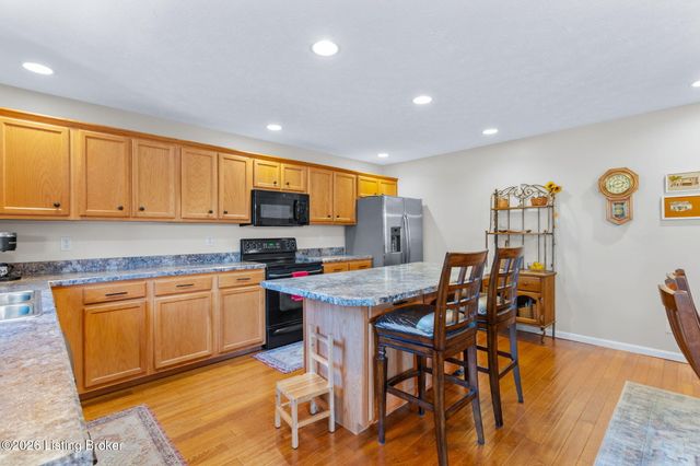 7928 Windgate Dr, Louisville, KY 40291
