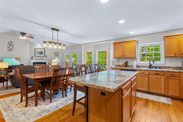 7928 Windgate Dr, Louisville, KY 40291