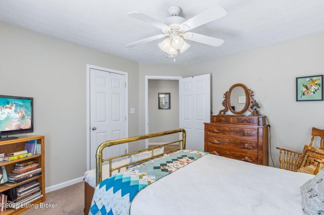 7928 Windgate Dr, Louisville, KY 40291