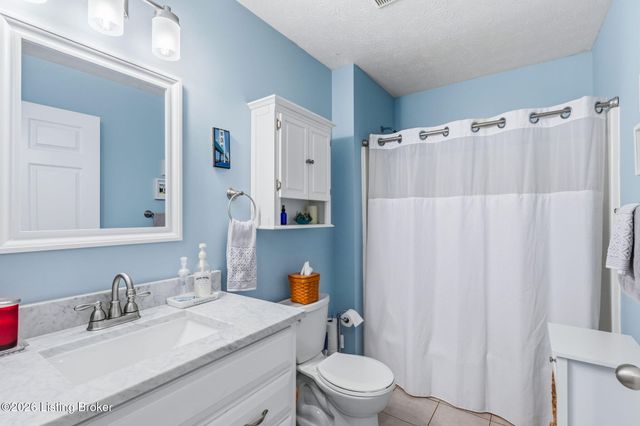 7928 Windgate Dr, Louisville, KY 40291