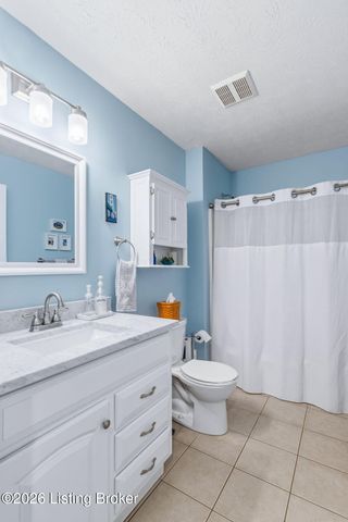 7928 Windgate Dr, Louisville, KY 40291