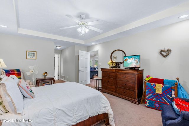 7928 Windgate Dr, Louisville, KY 40291