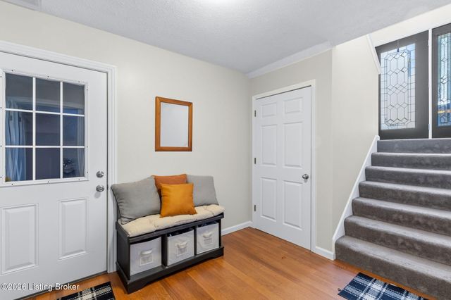 7928 Windgate Dr, Louisville, KY 40291