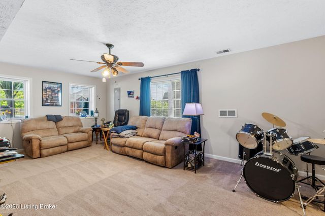 7928 Windgate Dr, Louisville, KY 40291