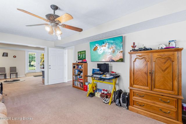 7928 Windgate Dr, Louisville, KY 40291