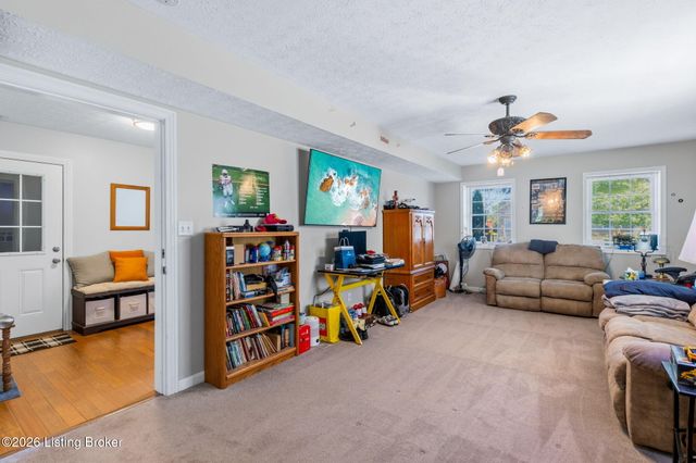 7928 Windgate Dr, Louisville, KY 40291