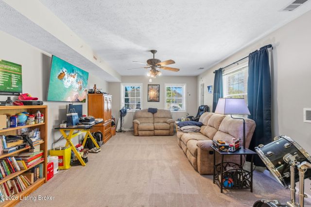 7928 Windgate Dr, Louisville, KY 40291