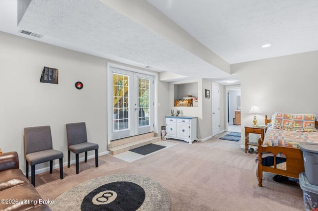 7928 Windgate Dr, Louisville, KY 40291