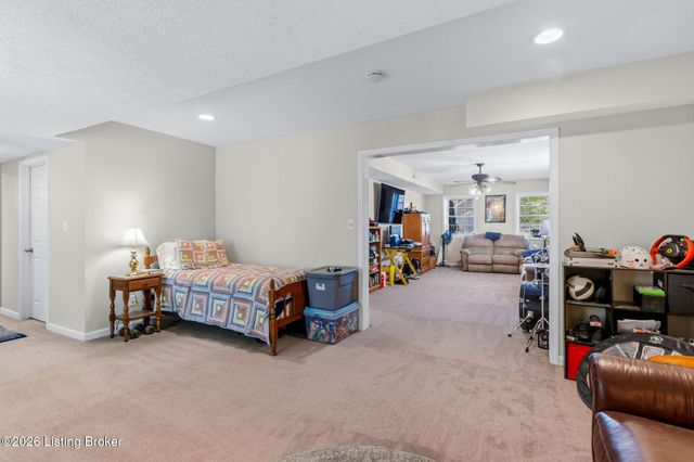 7928 Windgate Dr, Louisville, KY 40291