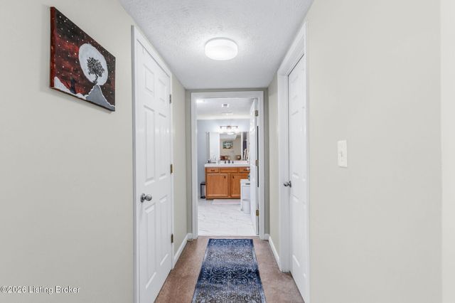 7928 Windgate Dr, Louisville, KY 40291