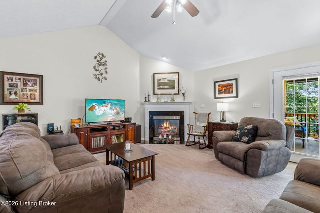 7928 Windgate Dr, Louisville, KY 40291