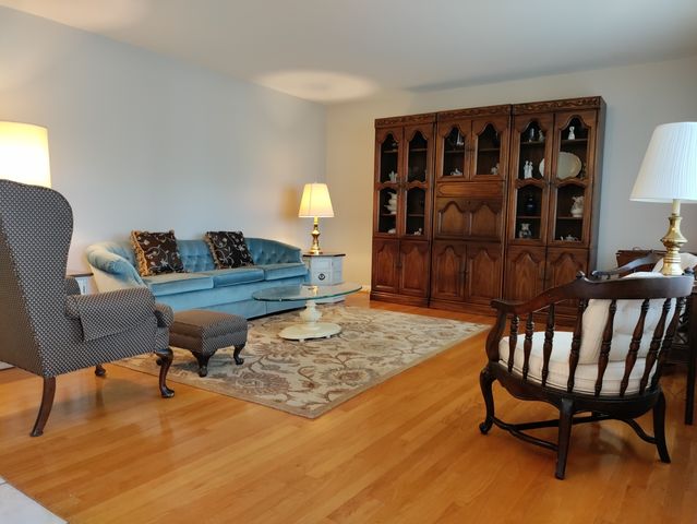 9137 S 88 Avenue S, Hickory Hills, IL 60457