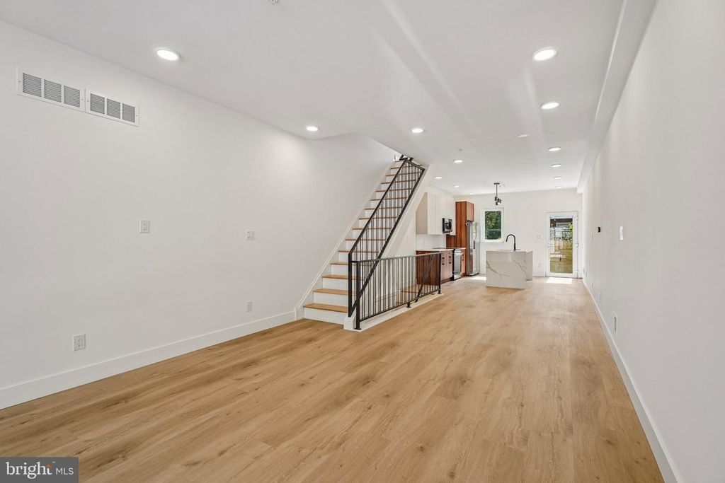 4018 CAMBRIDGE ST, PHILADELPHIA, PA 19104 — photo 2