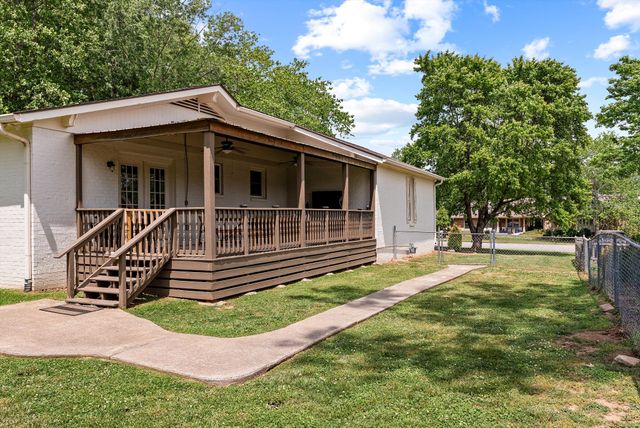 1427 Harris St, Columbia, TN 38401