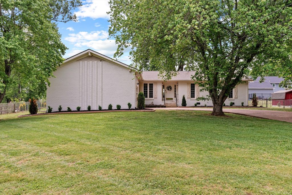 1427 Harris St, Columbia, TN 38401
