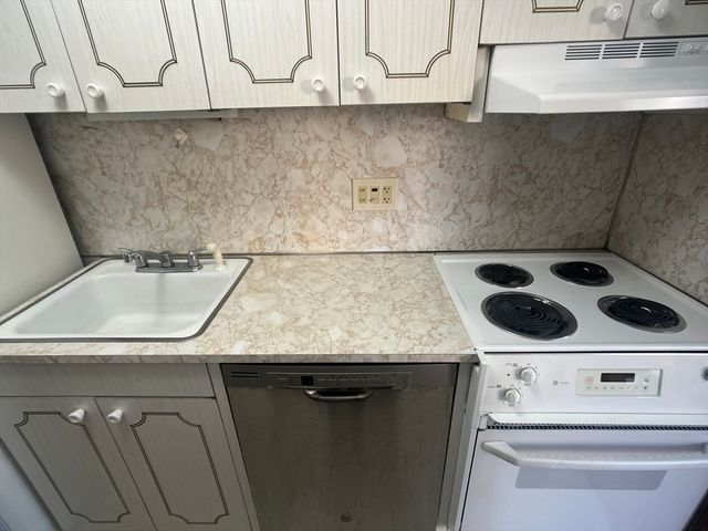 123 Sewall Ave 2D, Brookline, MA 02446