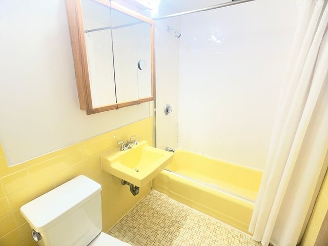 123 Sewall Ave 2D, Brookline, MA 02446