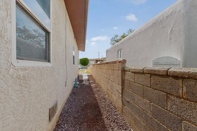 1701 Wilmoore Drive SE, Albuquerque, NM 87106