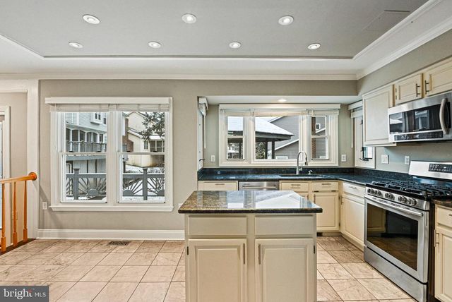 13200 CAROLINE CT, Herndon, VA 20171