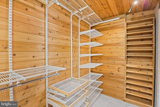 13200 CAROLINE CT, Herndon, VA 20171