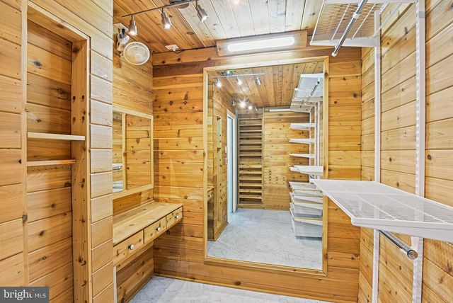 13200 CAROLINE CT, Herndon, VA 20171