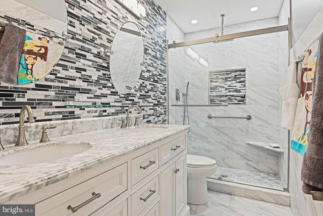 13200 CAROLINE CT, Herndon, VA 20171