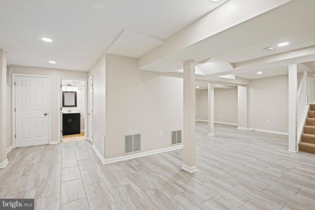 13200 CAROLINE CT, Herndon, VA 20171