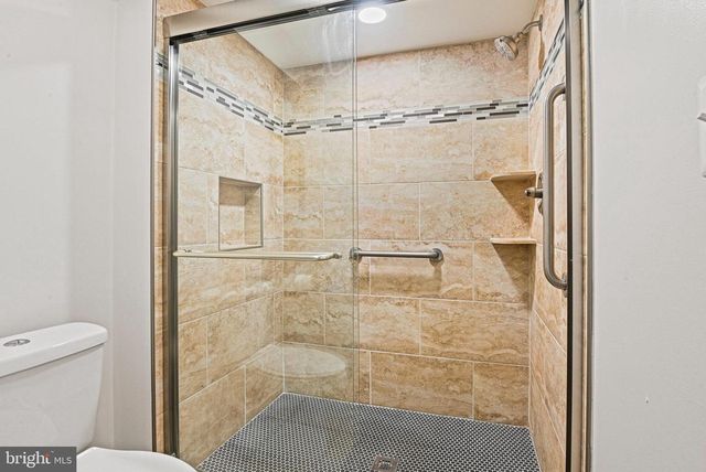 13200 CAROLINE CT, Herndon, VA 20171