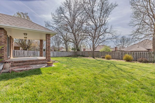 3838 W Eaglecrest Street, Battlefield, MO 65619