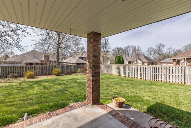 3838 W Eaglecrest Street, Battlefield, MO 65619