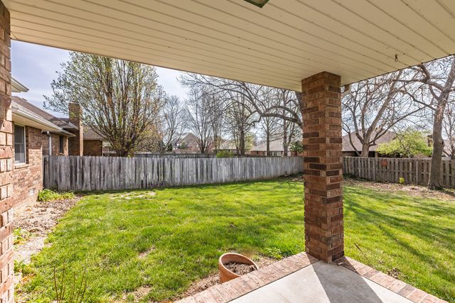 3838 W Eaglecrest Street, Battlefield, MO 65619
