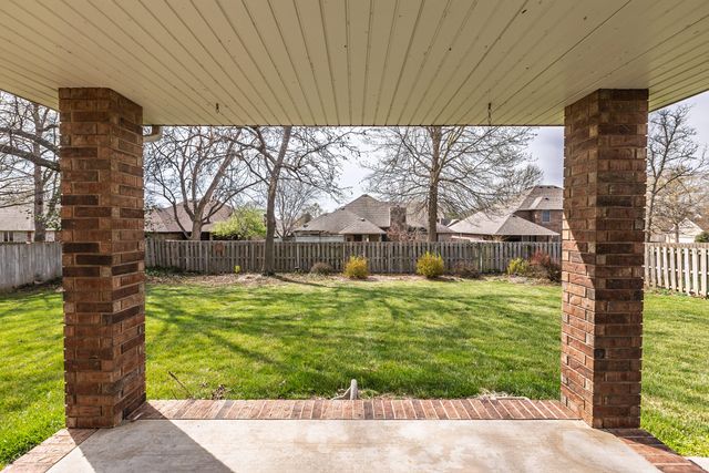 3838 W Eaglecrest Street, Battlefield, MO 65619