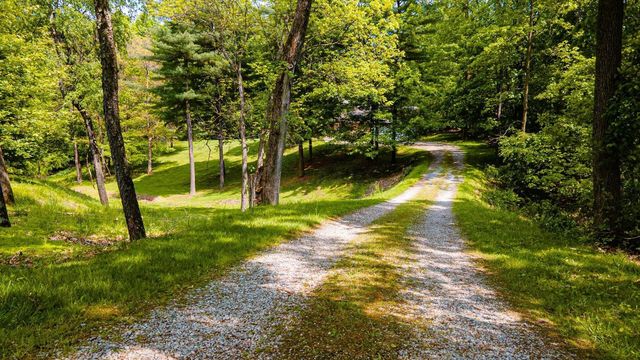 516 Mcintosh Drive, Howard, OH 43028