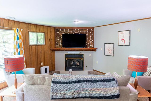 516 Mcintosh Drive, Howard, OH 43028