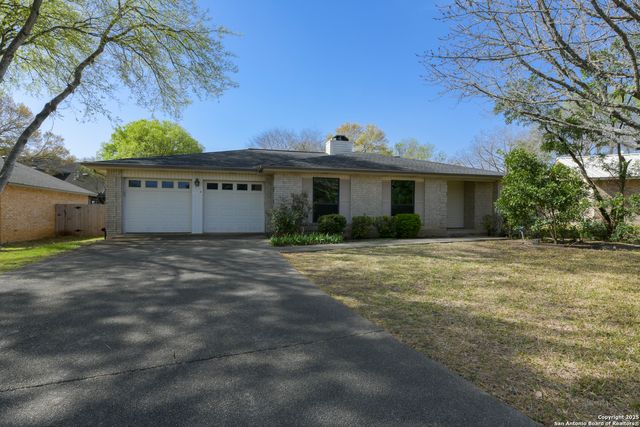 114 Wolf PR, Universal City, TX 78148