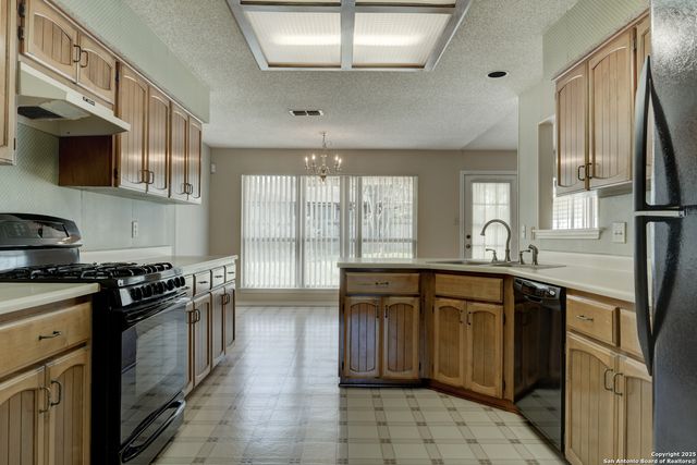 114 Wolf PR, Universal City, TX 78148