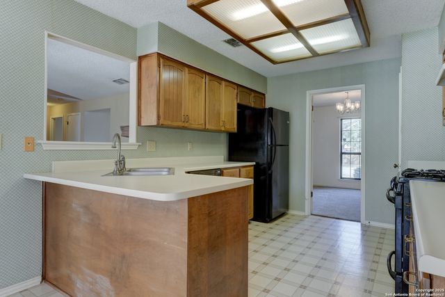 114 Wolf PR, Universal City, TX 78148
