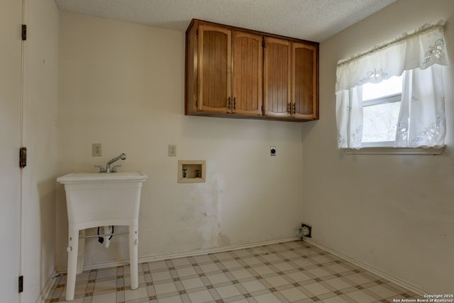 114 Wolf PR, Universal City, TX 78148