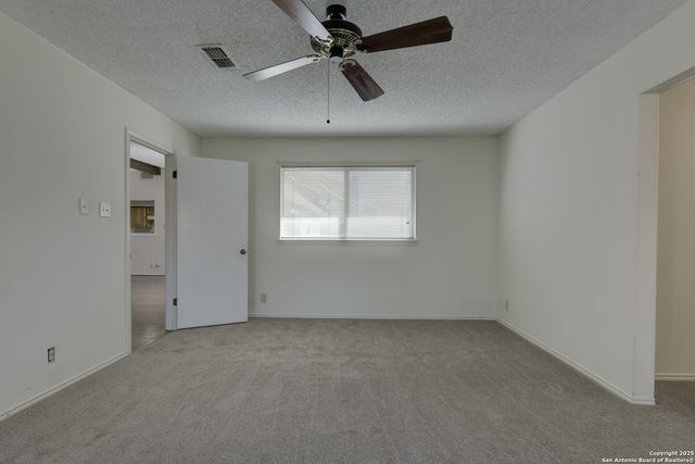 114 Wolf PR, Universal City, TX 78148