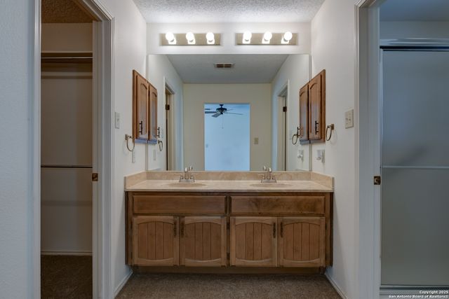 114 Wolf PR, Universal City, TX 78148