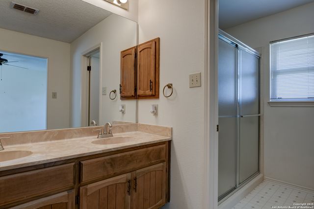 114 Wolf PR, Universal City, TX 78148