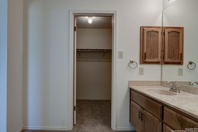 114 Wolf PR, Universal City, TX 78148