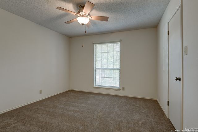 114 Wolf PR, Universal City, TX 78148