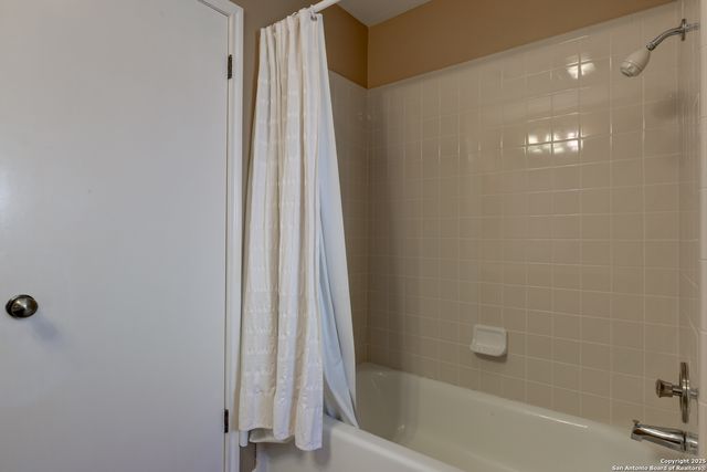 114 Wolf PR, Universal City, TX 78148