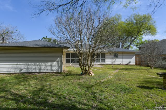 114 Wolf PR, Universal City, TX 78148