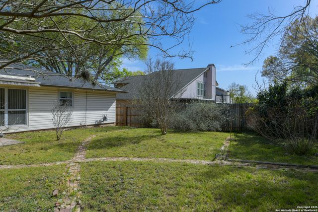 114 Wolf PR, Universal City, TX 78148