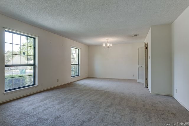 114 Wolf PR, Universal City, TX 78148