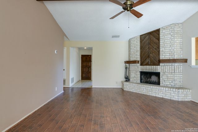 114 Wolf PR, Universal City, TX 78148