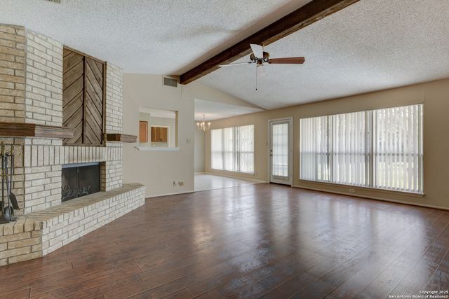 114 Wolf PR, Universal City, TX 78148